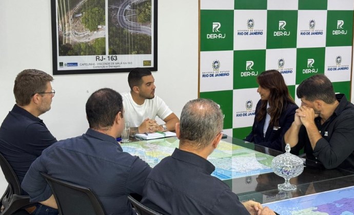 tutuca e katia miki se reunem com diretor do
